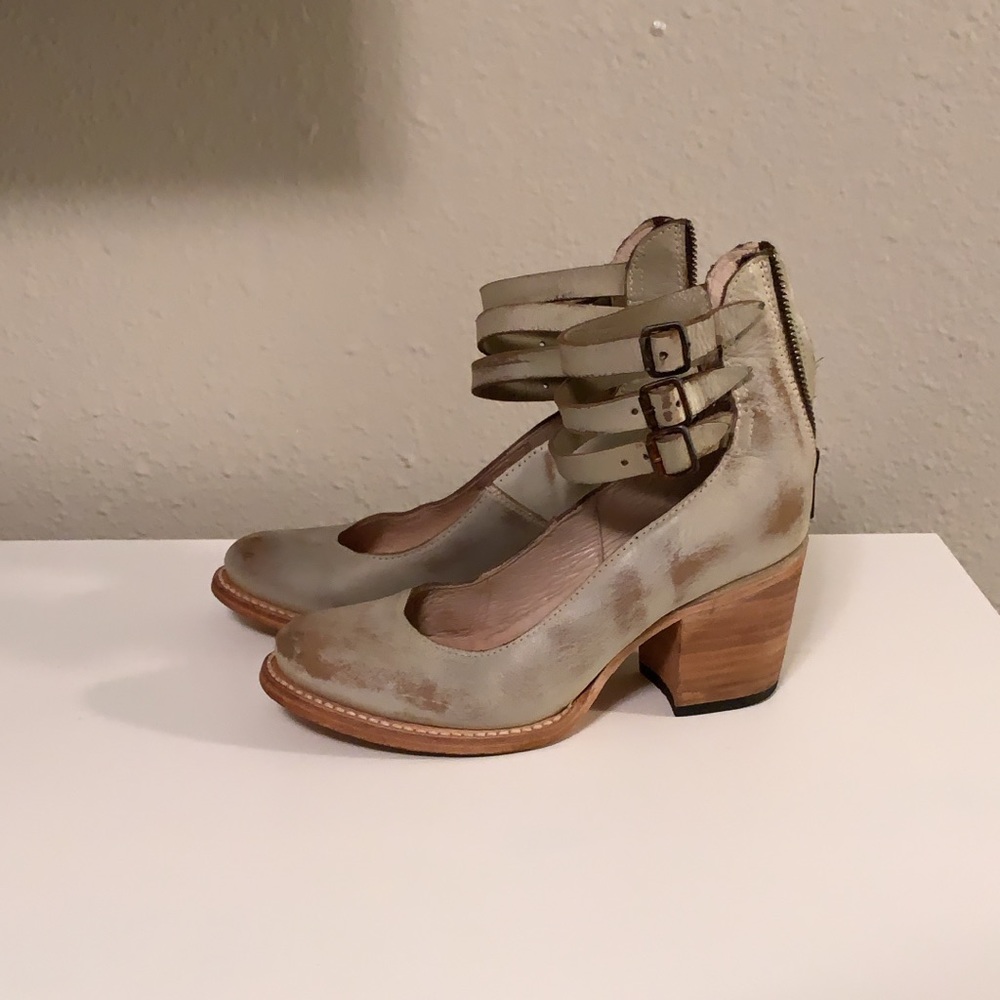 Free Bird by Steven Randi Sandal